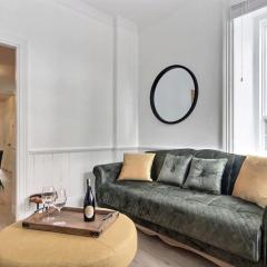 2 Full 2BR Apts Hot Tub & 4 Parking 8m Old QC