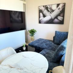 624 One Rosebank with On-Site Rooftop Restaurant