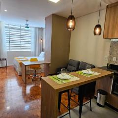 Studio reformado e bem equipado