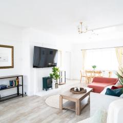 Coastal 4-Bed Family Retreat in Sandbanks