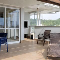 Cobertura com Churrasqueira na Quadra do Mar