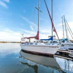 Picturesque Equipped Boat Rental Incredible for a Relaxing Getaway in Florida
