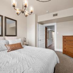 Bright 2-Bed Retreat in Millvale Walk to River