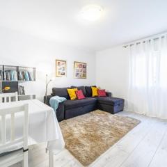 Sea breeze 2-bedroom Apartment 10m walk to the beach