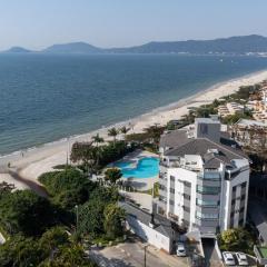 C177 Lindo apartamento pé na areia com vista lateral para o mar