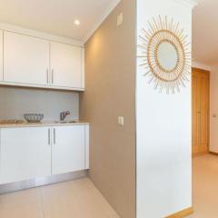 Snazzy Varandas do Castelo One-Bedroom Apartment sleeps 2 person