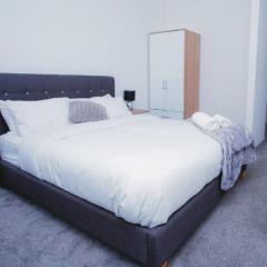 Apartment - Sleeps 7 - Parking - WiFi