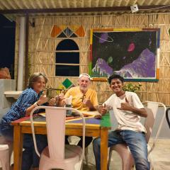 Incredible's Hostel & Safari