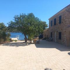 Seaside house for families with children Skrivena Luka, Lastovo - 24059