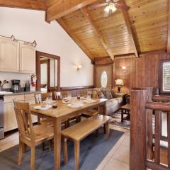 Bear Tracks Ski Haus Retreat- Hot Tub- Pool Table