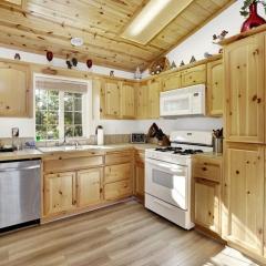 Lookout Lodge Family Chalet at Big Bear w/ Games