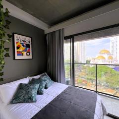 Vista incrível com piscina na cobertura e academia