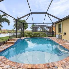 Enchanting 3 Bedroom Home Waterfront Pool and Spa