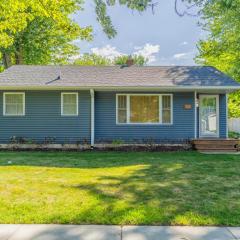 Retro Style Getaway- Game room- Hot tub