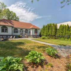 Brockway Beach House- Luxury home close to beach
