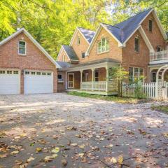 5 bedroom on Saddle Lake, Luxury retreat