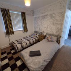 Leicester City Center Two single beds in one room Shared bathroom, lounge & kitchen