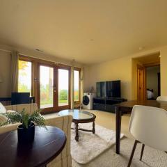 Serene King Suite Retreat on Quiet Mercer Island