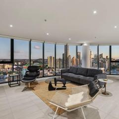 Fortitude Valley 3-Bed, Top Floor and Bridge View