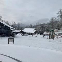 Carr's Northside Hotel and Cottages