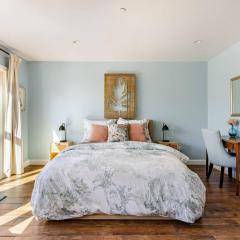 Cozy Guesthouse by Universal Studios