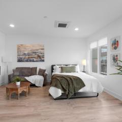 Bright Studio Haven Pool, Gym & Balcony Views