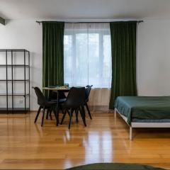 The Cozy Green Studio - 10 min from the City Center