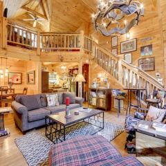Creekside Cabin in the Heart of Maggie Valley