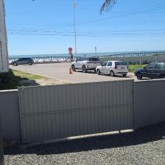 Refúgio ensolarado a poucos passos do mar