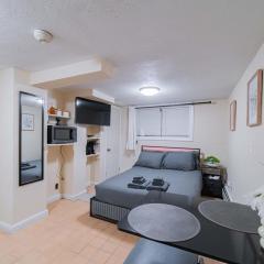 Cozy Basement - Steps to Longwood and MassArt - 3Min Walk to T