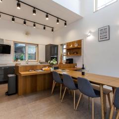 엘리스테이제주 - 공항에서 차로 10분이내 제주독채팬션, 대가족펜션