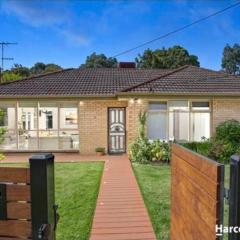 Modern 2 bedroom home in burwood east