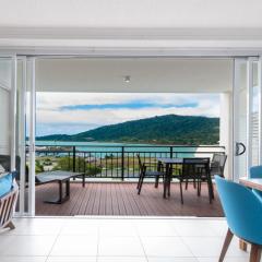 Port Views On Airlie Premier