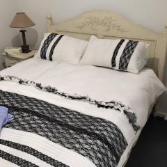 5 mins to Lake Macquarie, 30 to Hunter Wineries