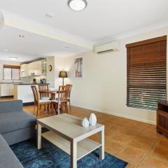 Charming 2-Bed Apartment with City Views