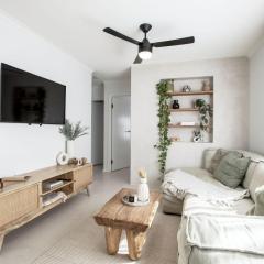 Coastal 2 Bed Apartment with Courtyard