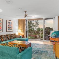 Stylish 3BR Oceanfront Stay by Mooloolaba Esp