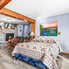 The Inn On Gitche Gumee - The Loons Nest Room