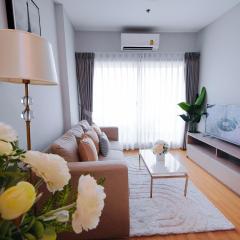 Luxury room overlooking the City center ChiangMai 106N55