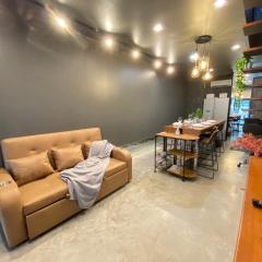 HOUSE BKK96 Old Town Oasis - Your Cozy & Local Eats