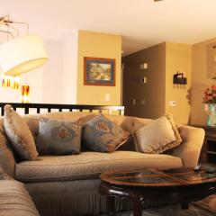 Spacious retreat with 5 bedrooms full kitchen, fenced sports court, free parking