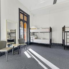 London Gate Backpackers Hotel