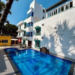 LUXUS Resort & Swimming Pool