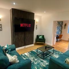 Large Contractor House - 6 Bedrooms - 10 BEDS - Free Private Parking