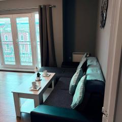City Centre Apartment - Free Parking - Sleeps 4