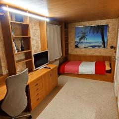 Single Room In Very Quiet & Cosy House With Garden