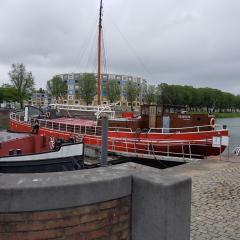 Boat Hotel SIX Rotterdam