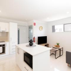 Smart Suites Self Check-in Apartments - S Freney