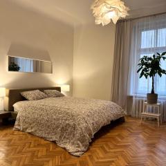 Elizabeth's Nest in Art Noveau area Free Parking