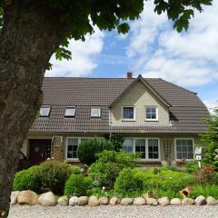 Bei Schütts - Spiel und Spaß im Garten rund um eine moderne Ferienwohnung